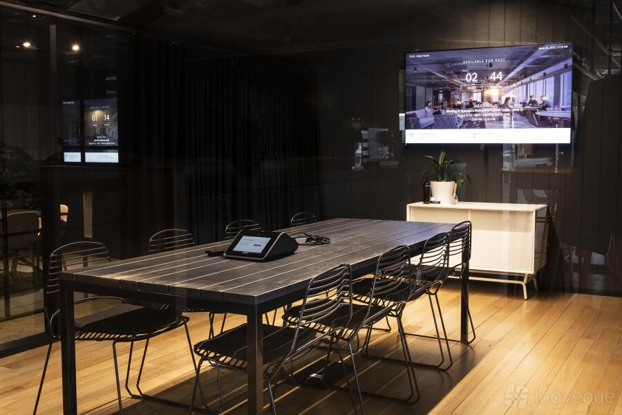 Private Meeting Room for 8 Private Meeting Room for 8