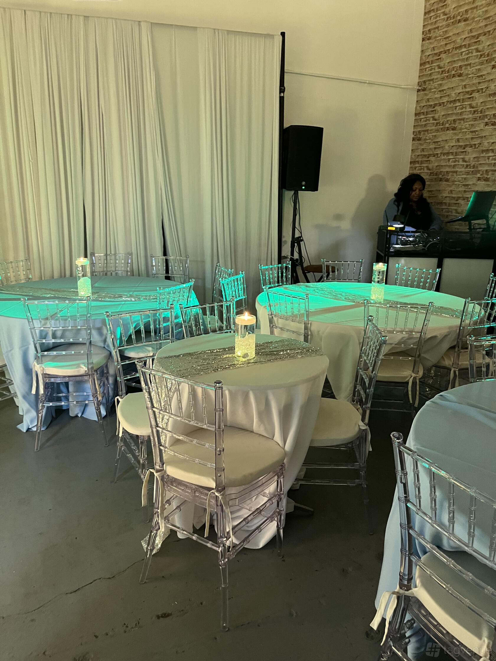 Rustic Event Space - Yaya’s Showroom - Event Venue Rental - Tagvenue.com