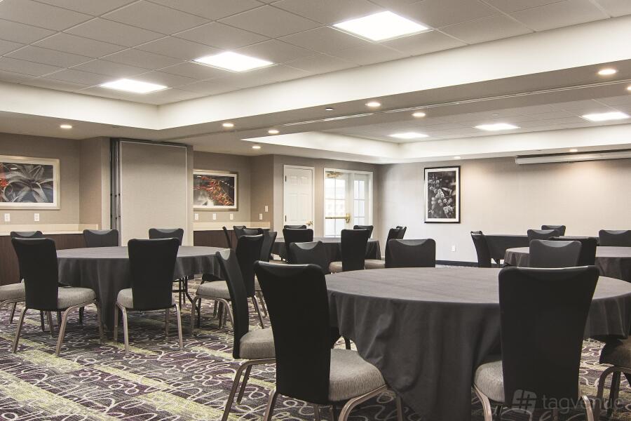 Meeting Room at La Quinta Inn & Suites by Atlanta Perimeter