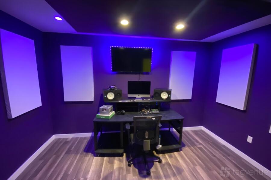 B Room at H&M Dynasty Studio