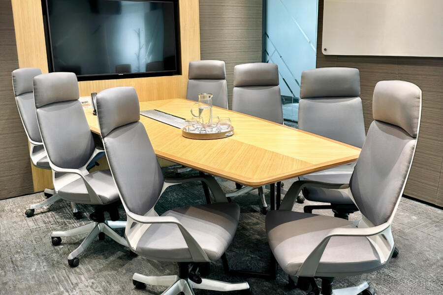 'McLaren' Meeting Room -7 pax 'McLaren' Meeting Room -7 pax