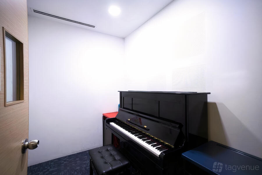 Basic Piano Practice Room Basic Piano Practice Room
