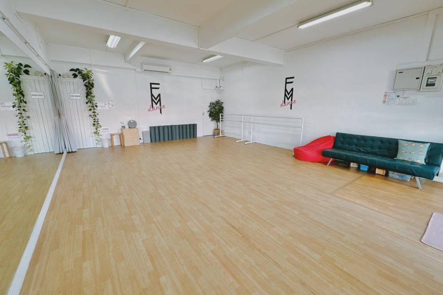 Free studio dance online