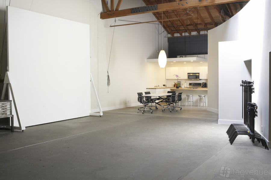 HALL studio HALL studio