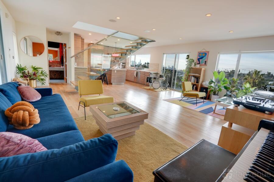 A Modern Home in Silver Lake at