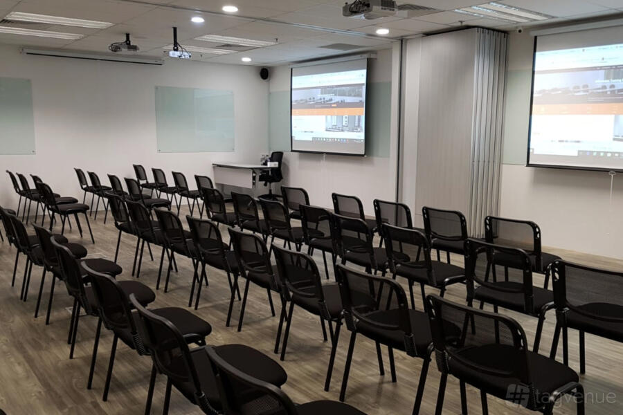 Business Plus Room #04-24/25 Business Plus Room #04-24/25