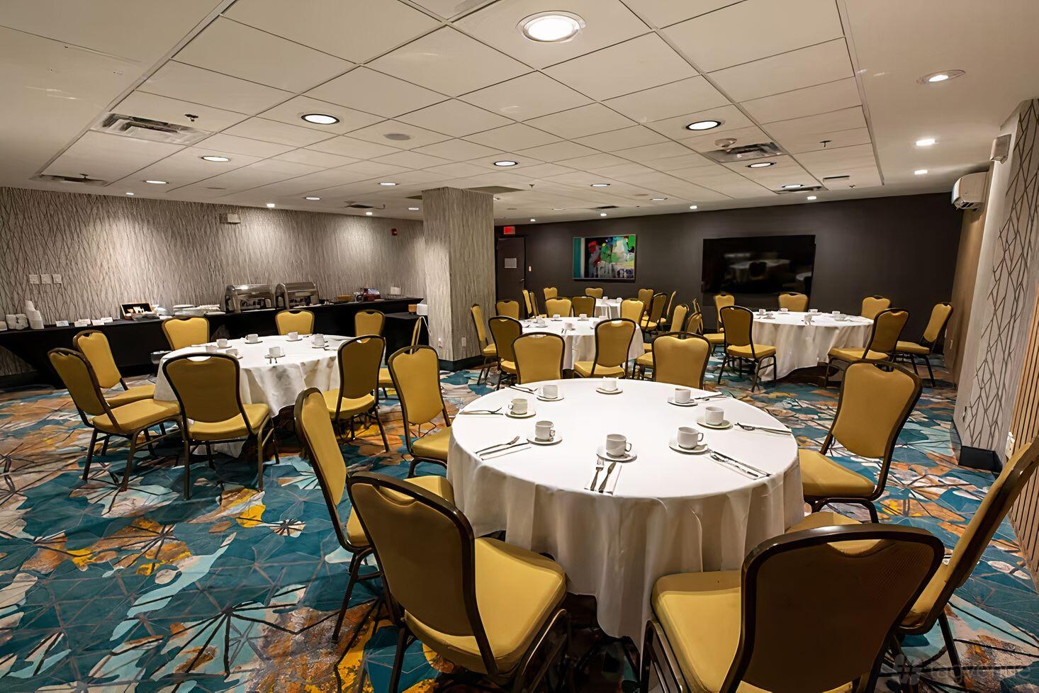 Rosedale Room at Holiday Inn Toronto Downtown Centre at Holiday Inn Toronto Downtown Centre