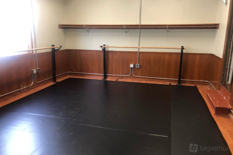 11’ x 8’ Studio 11’ x 8’ Studio