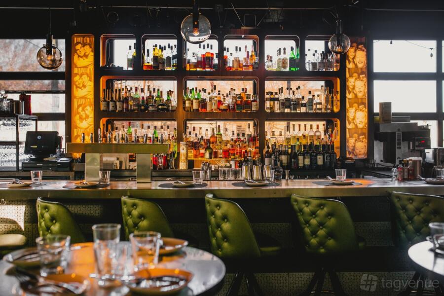 Bar & Lounge Bar & Lounge