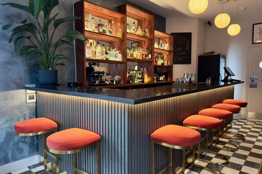 Cocktail Bar & Lounge Cocktail Bar & Lounge