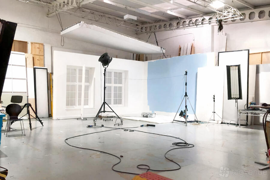 Basement Photo Studio Basement Photographic Venue Hire in Wooburn Green | Photos & Prices