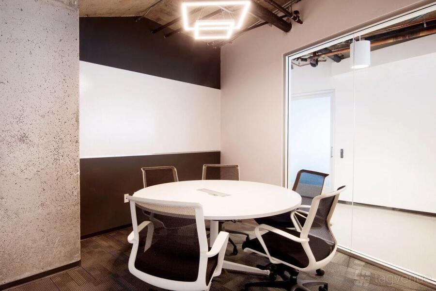 Private Meeting Room for 6 Private Meeting Room for 6