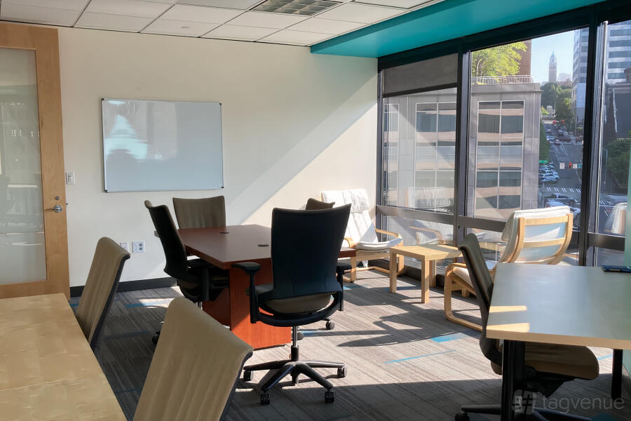 Lanai: Meeting Room for 10 at