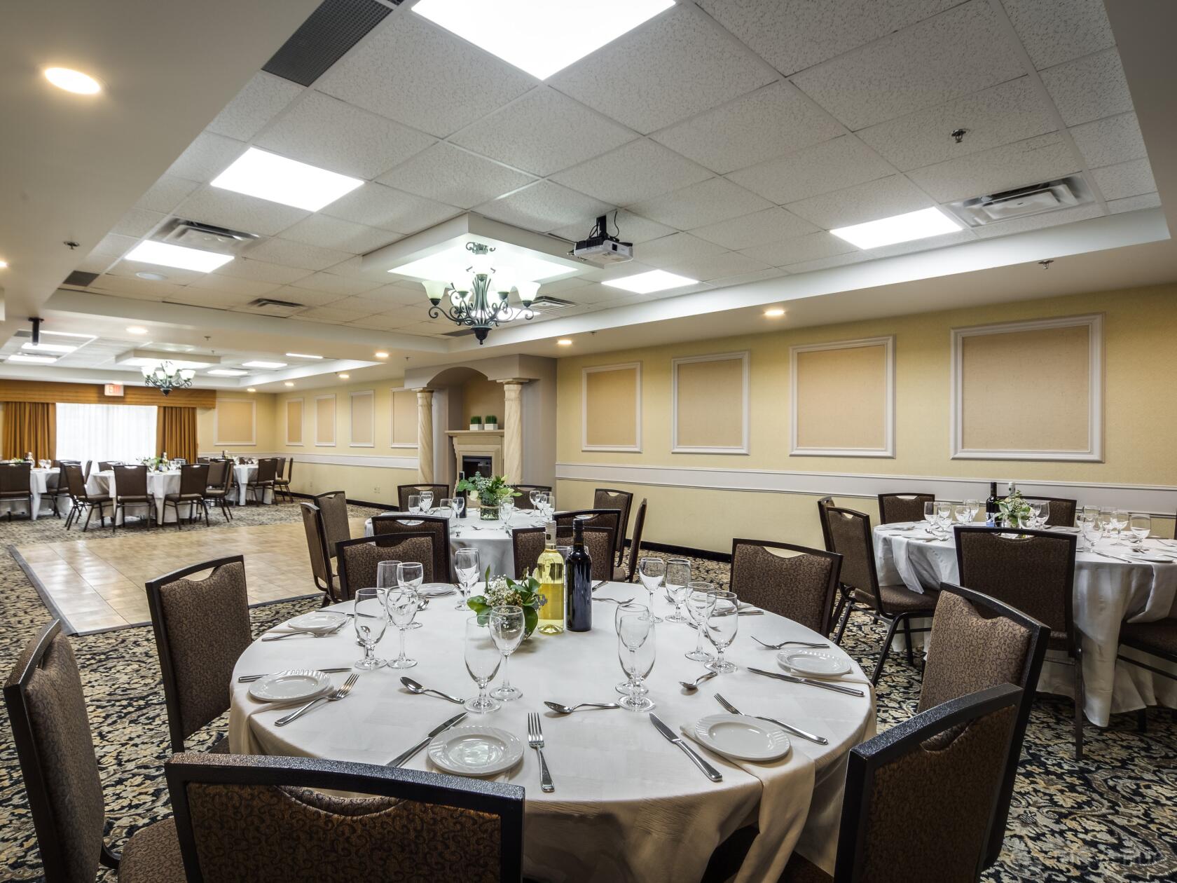 Monte Carlo Inn - Downtown Markham