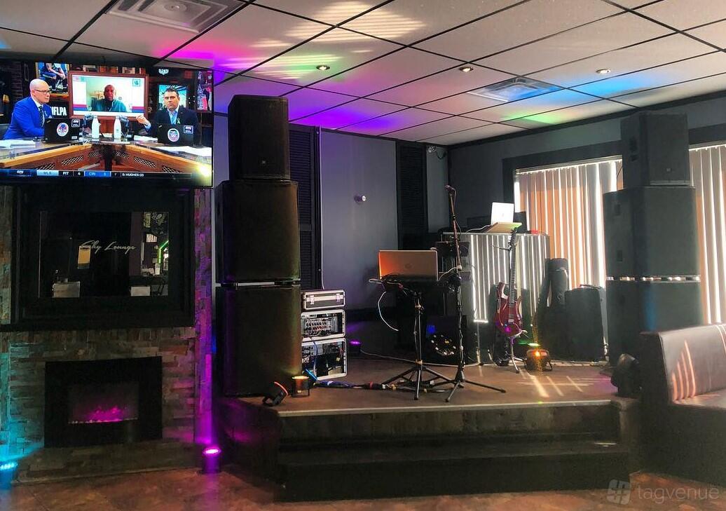 SHY LOUNGE
