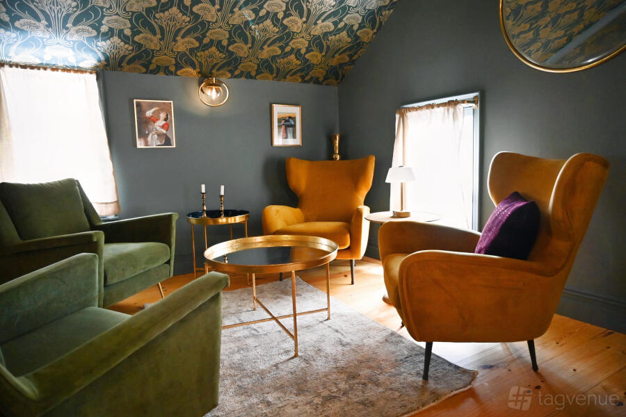 Lyle Lounge Lyle Lounge