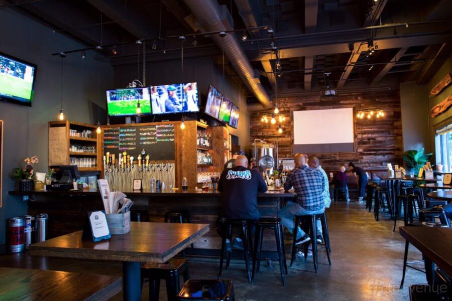 Hardwood Bar & Smokery Hardwood Bar & Smokery