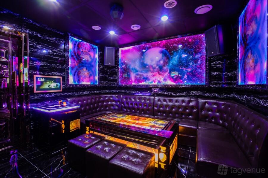 Room 8 (Medium Room) at