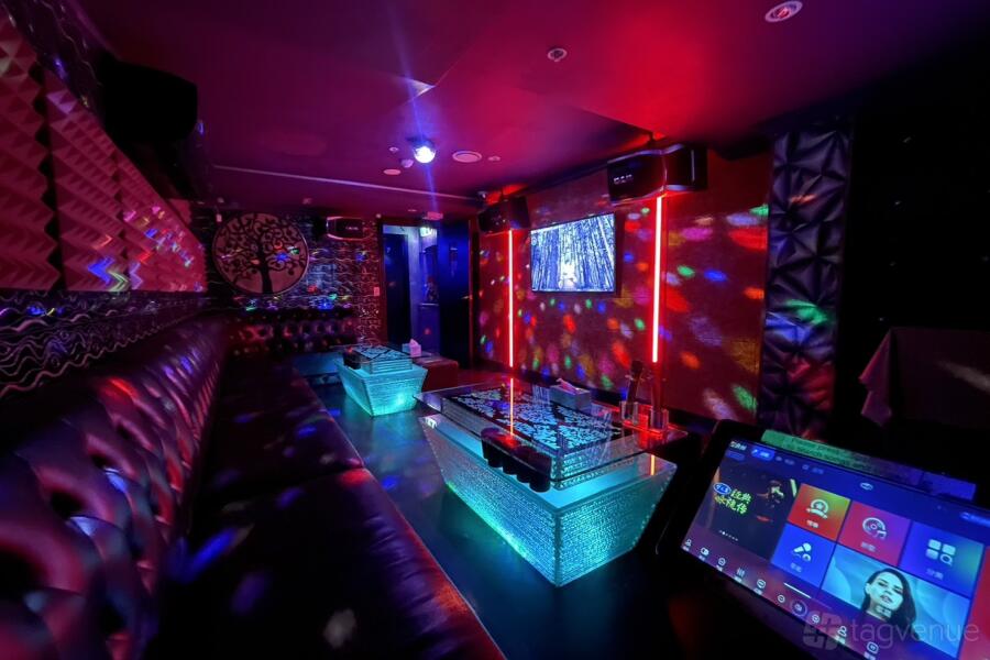 Large Room 3 Large Room 3