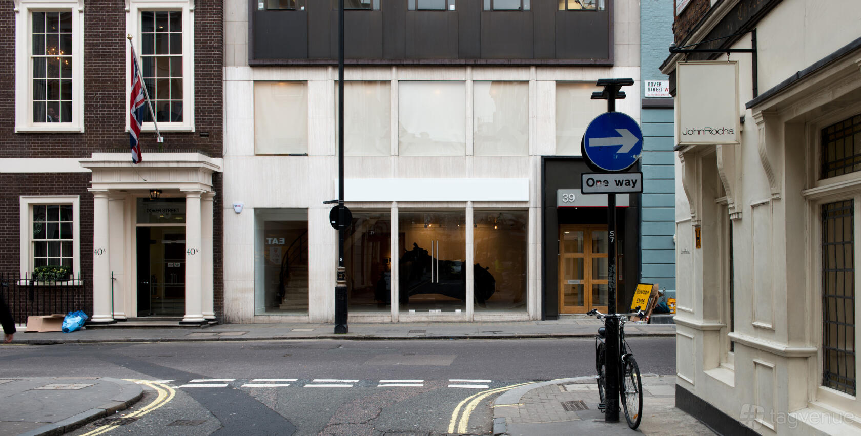 A gallery with a glass facade and large street-facing windows at Mayfair Gallery Space.