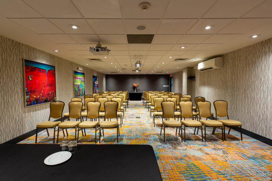 Avenue Meeting Room at