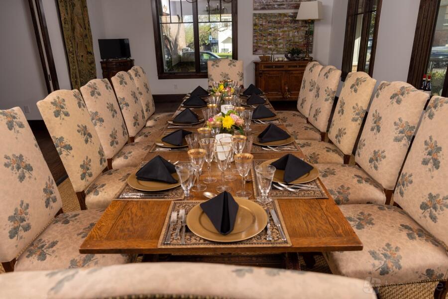 Dining Area Dining Area