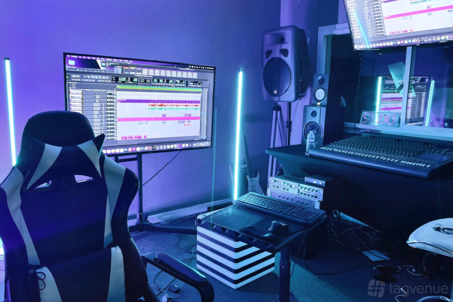 Entire Studio Entire Studio