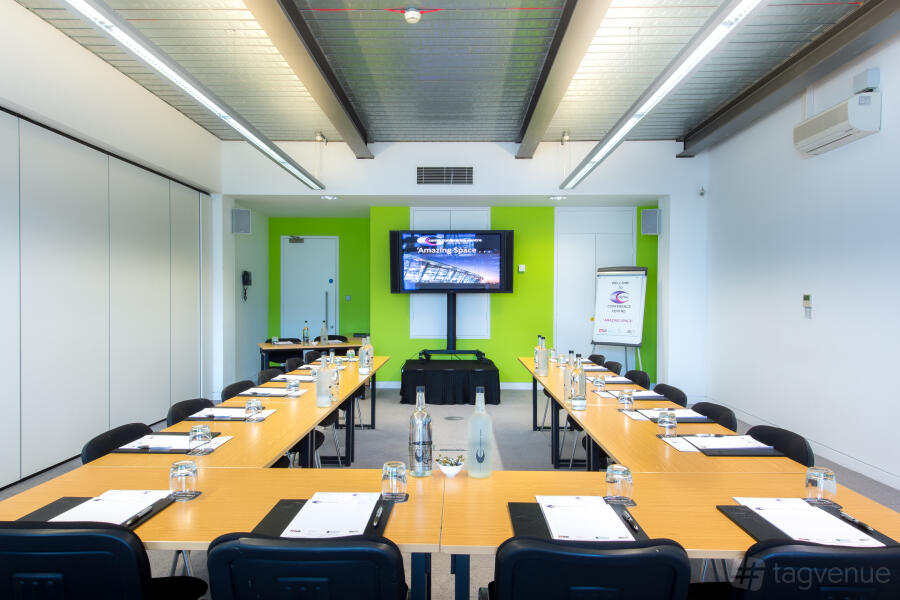Medium Meeting Room at