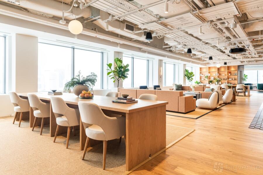 Level 18 - Lounge Level 18 - Lounge