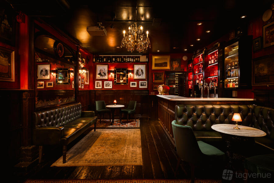 Negroni bar & Courtyard at