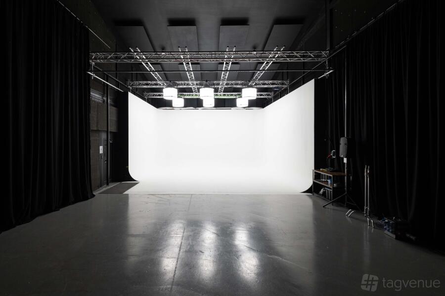 Studio 1 Studio 1