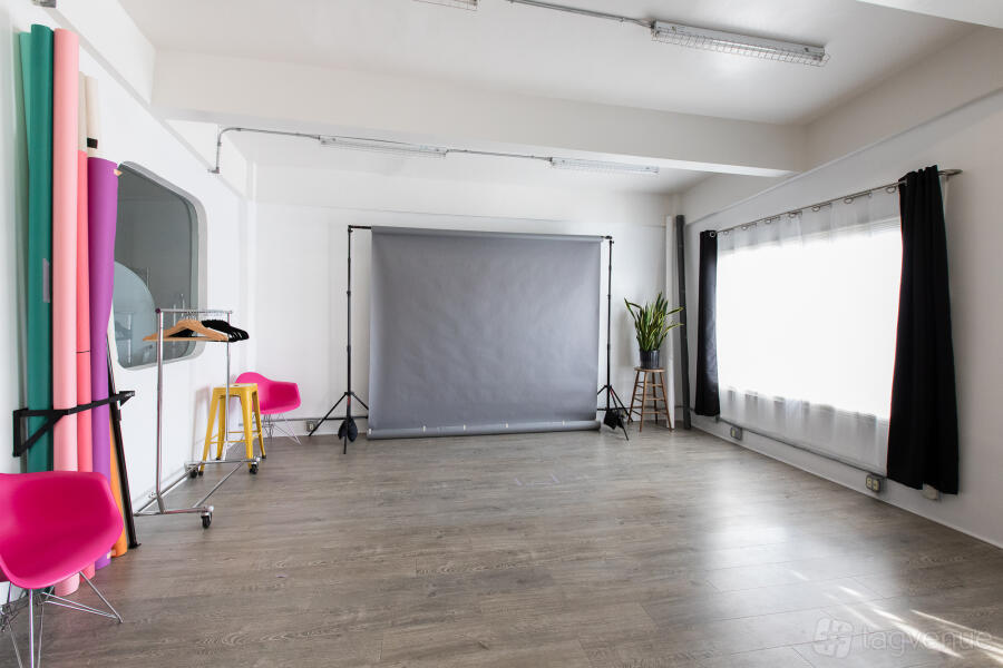 Photo Studio with Roof Photo Studio with Roof