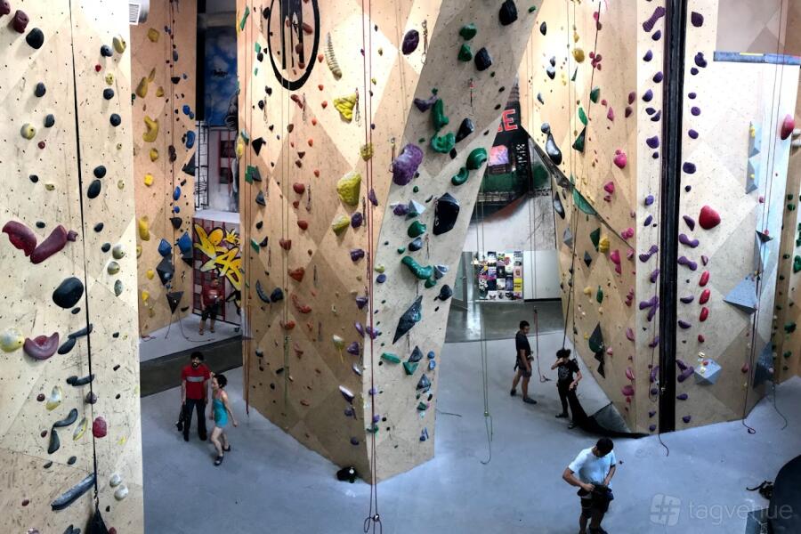Whole Venue at Brooklyn Boulders  Queensbridge
