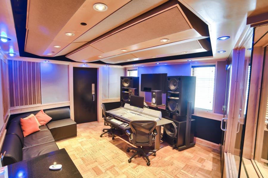 Legendary Recording Studio Q2 Legendary Recording Studio Q2