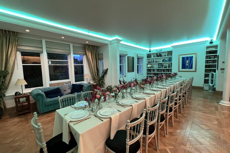 Dining: whole venue at