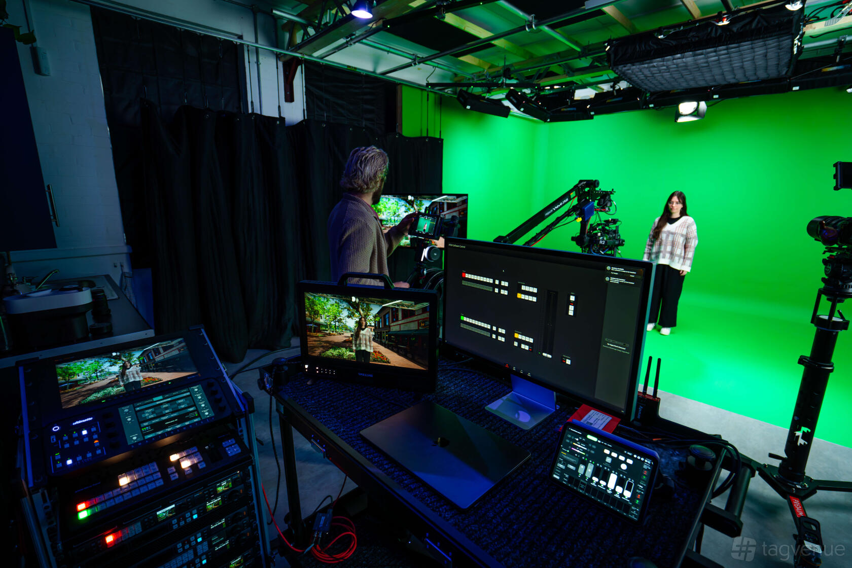Studio Screen Rcreen Green Screen VP Studio - Green Screen Virtual Production Studio - Event ...