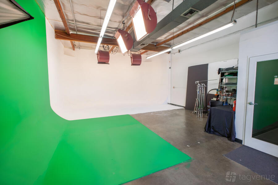 AMG Studios AMG Studios
