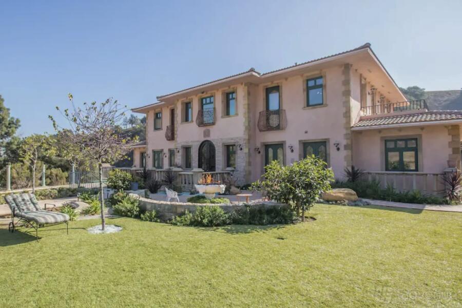 Whole Venue Whole Venue