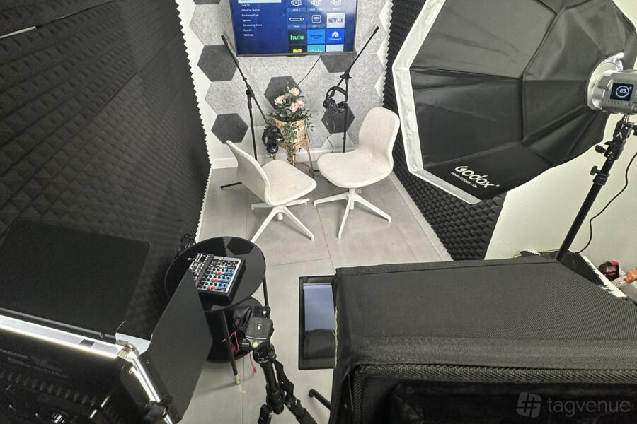 Podcast / Youtuber Studio Podcast / Youtuber Studio