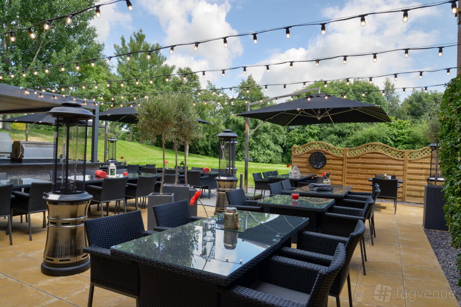 Outdoor Kitchen & Tipi at