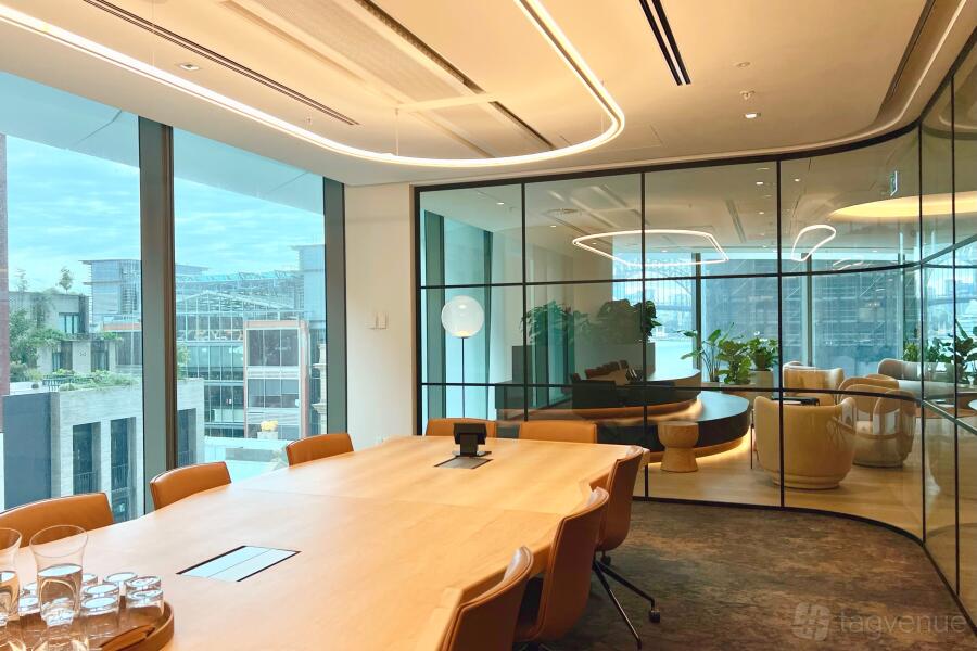 Scarlett Runner - Boardroom Scarlett Runner - Boardroom