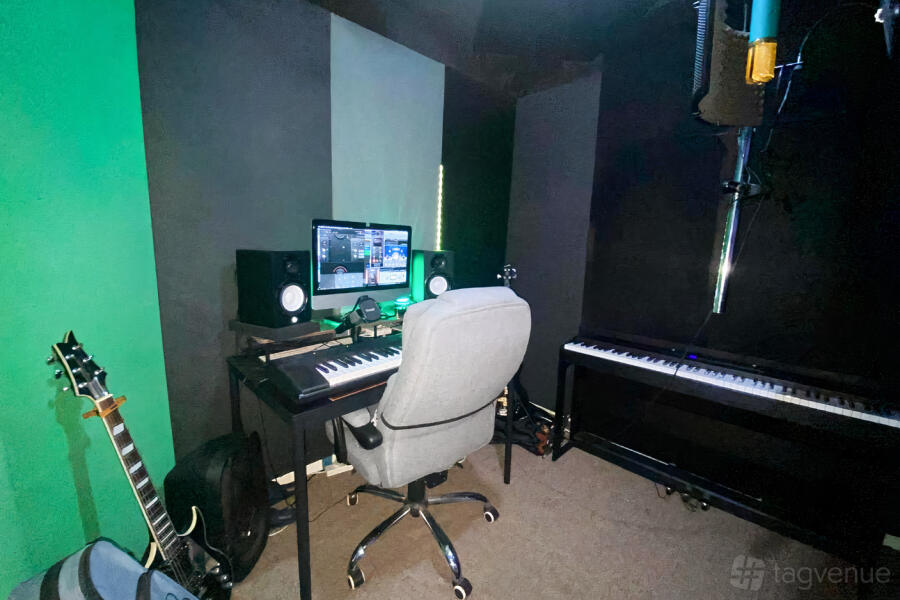 Entire Studio Entire Studio