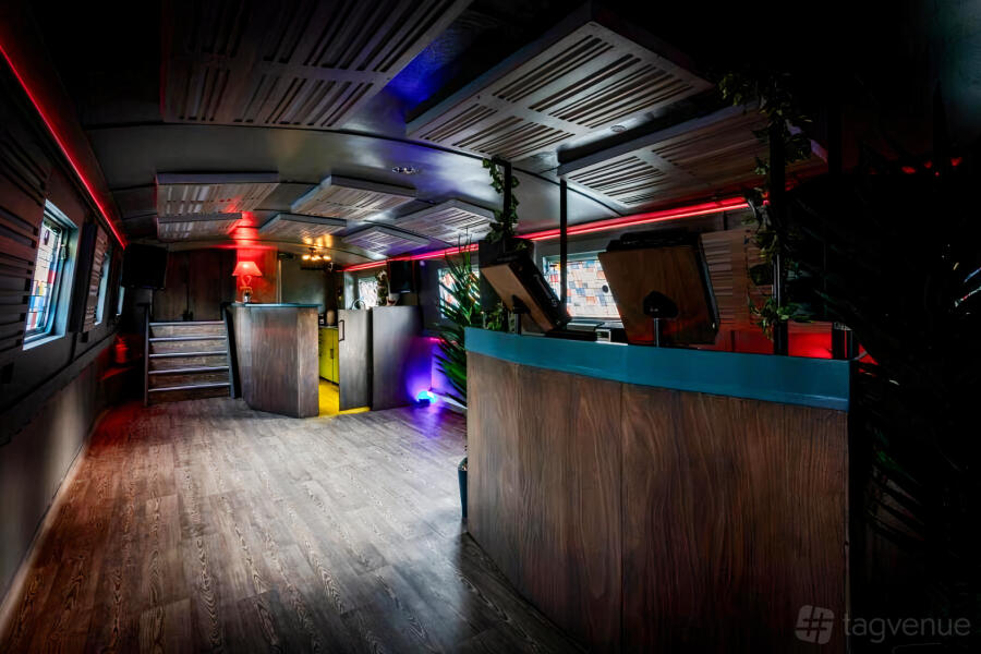 A floating h-fi event space - The Goose - Event Venue Hire - Tagvenue.com