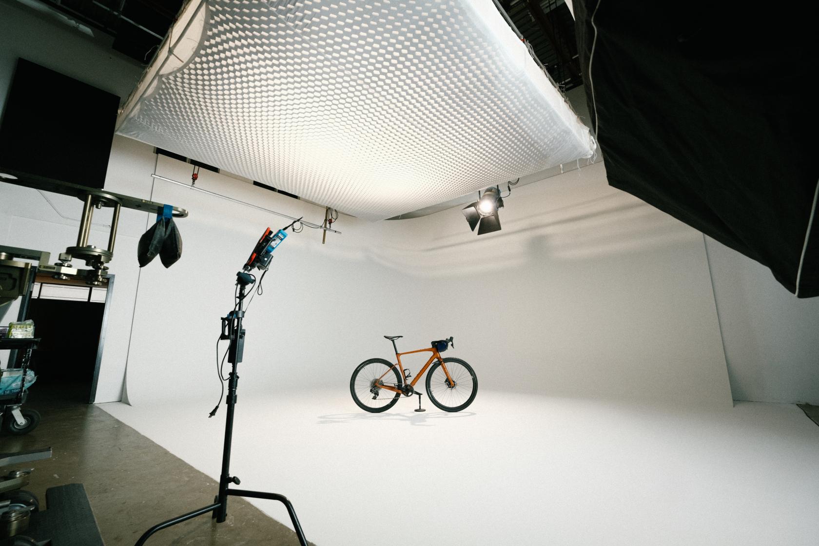 A film studio with a seamless white cyclorama wall, overhead diffusion panels, and professional lighting at Franklin Studios.