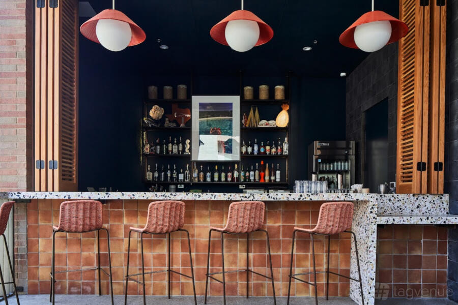 Entire Bar Entire Bar
