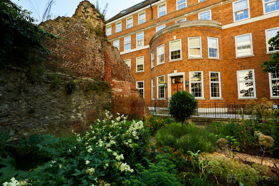 Stumpy Surgeons Hall Barber-Surgeons’ Hall Venue Hire in London | Photos & Prices