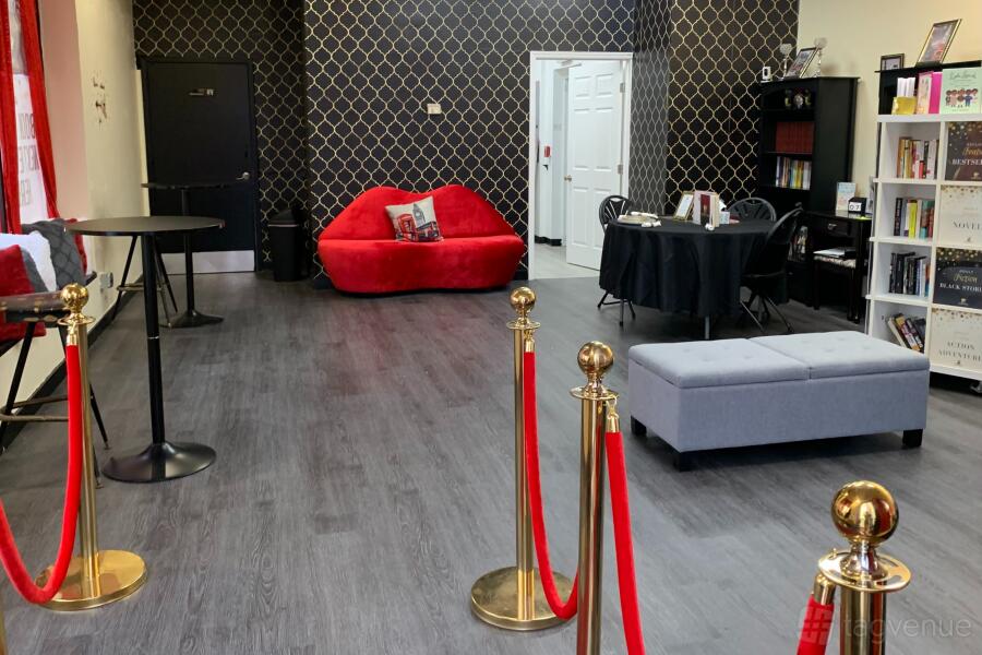 Cozy Versatile Room Cozy Versatile Room