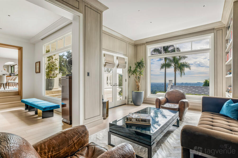 White Column | Beverly Hills White Column | Beverly Hills