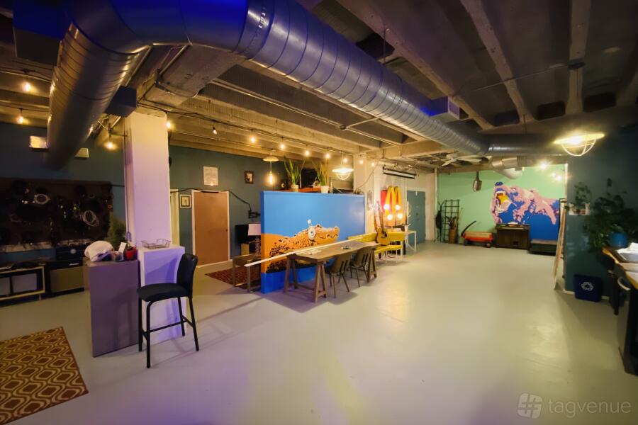 Warehouse Studio with Vibes Warehouse Studio with Vibes