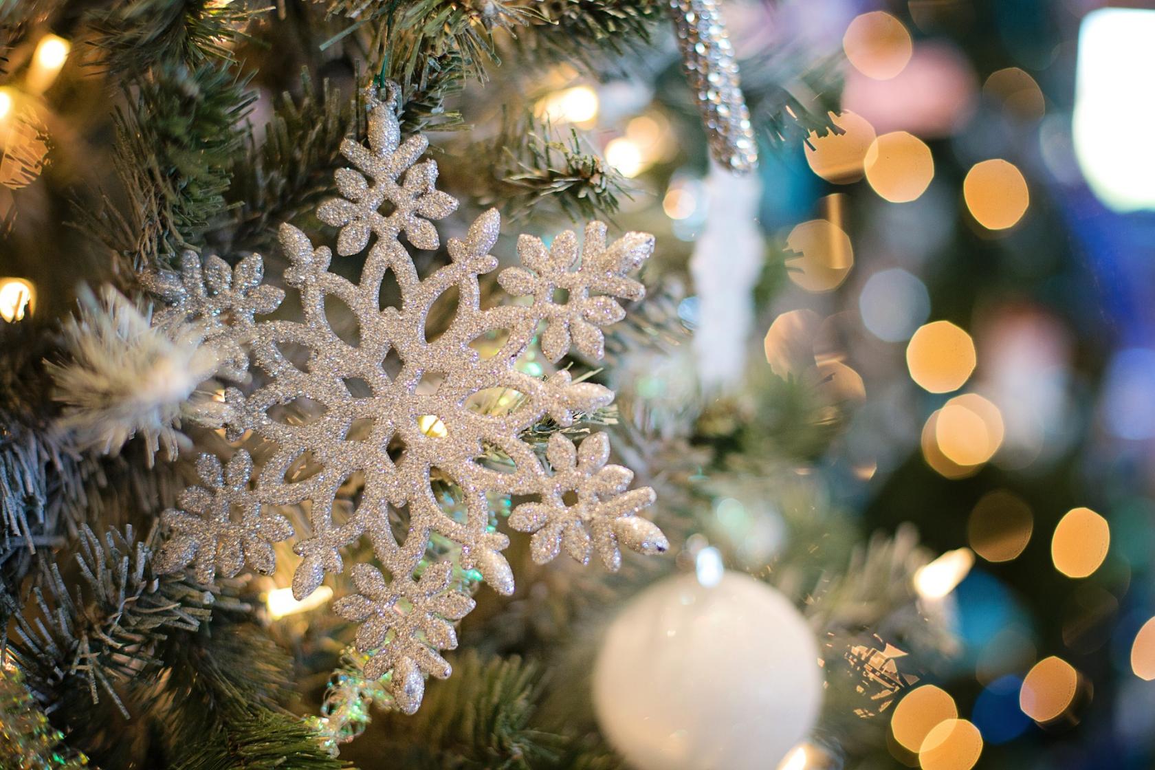 A hotel suite with a decorated fir tree featuring a glittery snowflake ornament at Flemings Mayfair.